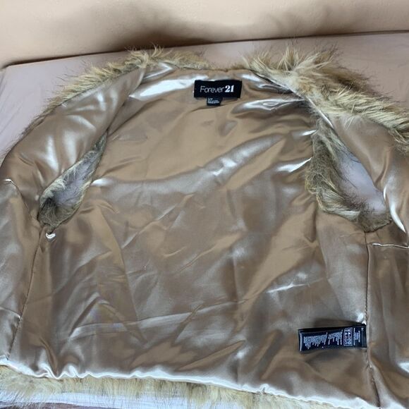 Forever 21 Shaggy Faux Fur Brown Vest Size Small - Picture 4 of 11